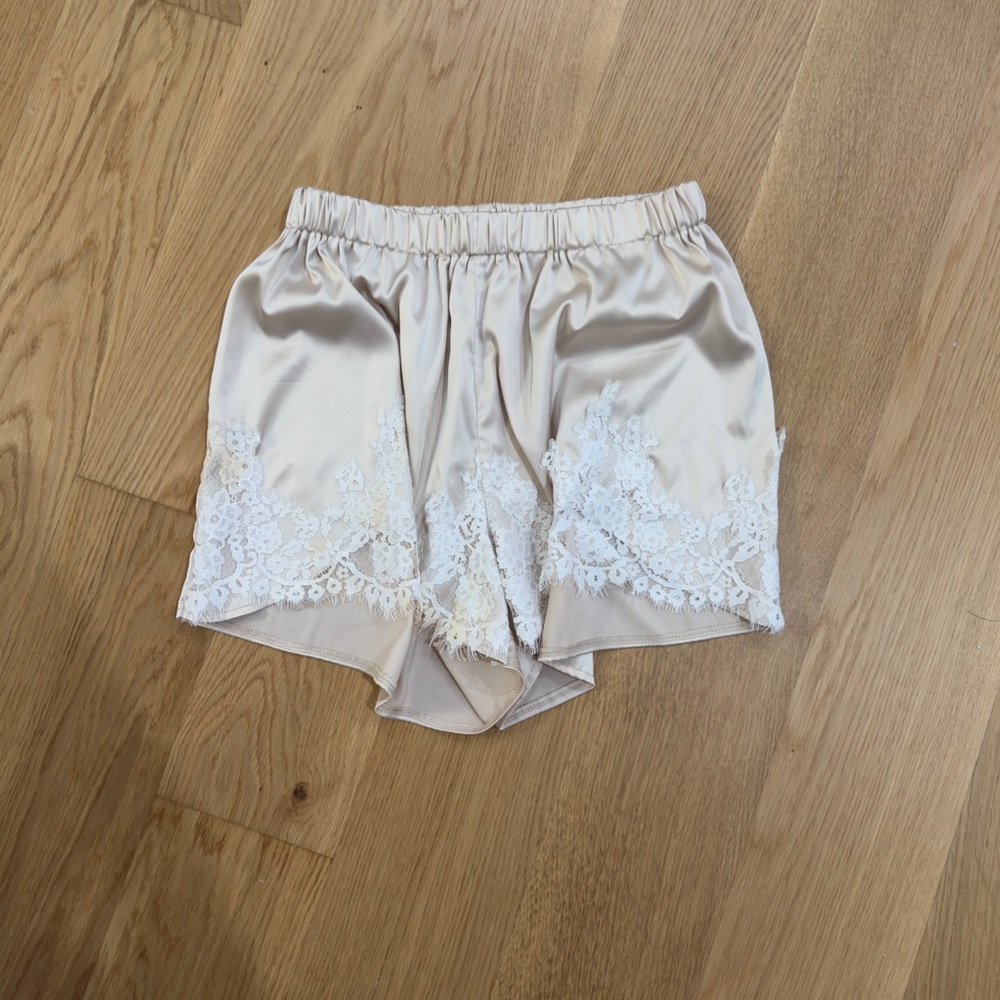 Elegant Cream Lace Women's Shorts